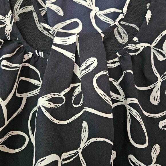 Banana Republic Black & Cream Bow Print Blouse. - Picture 2 of 7